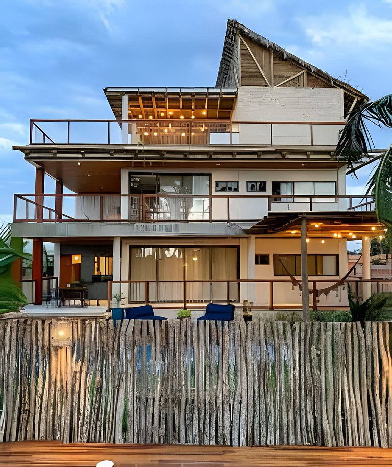 Casa confortável com vista mar e piscina